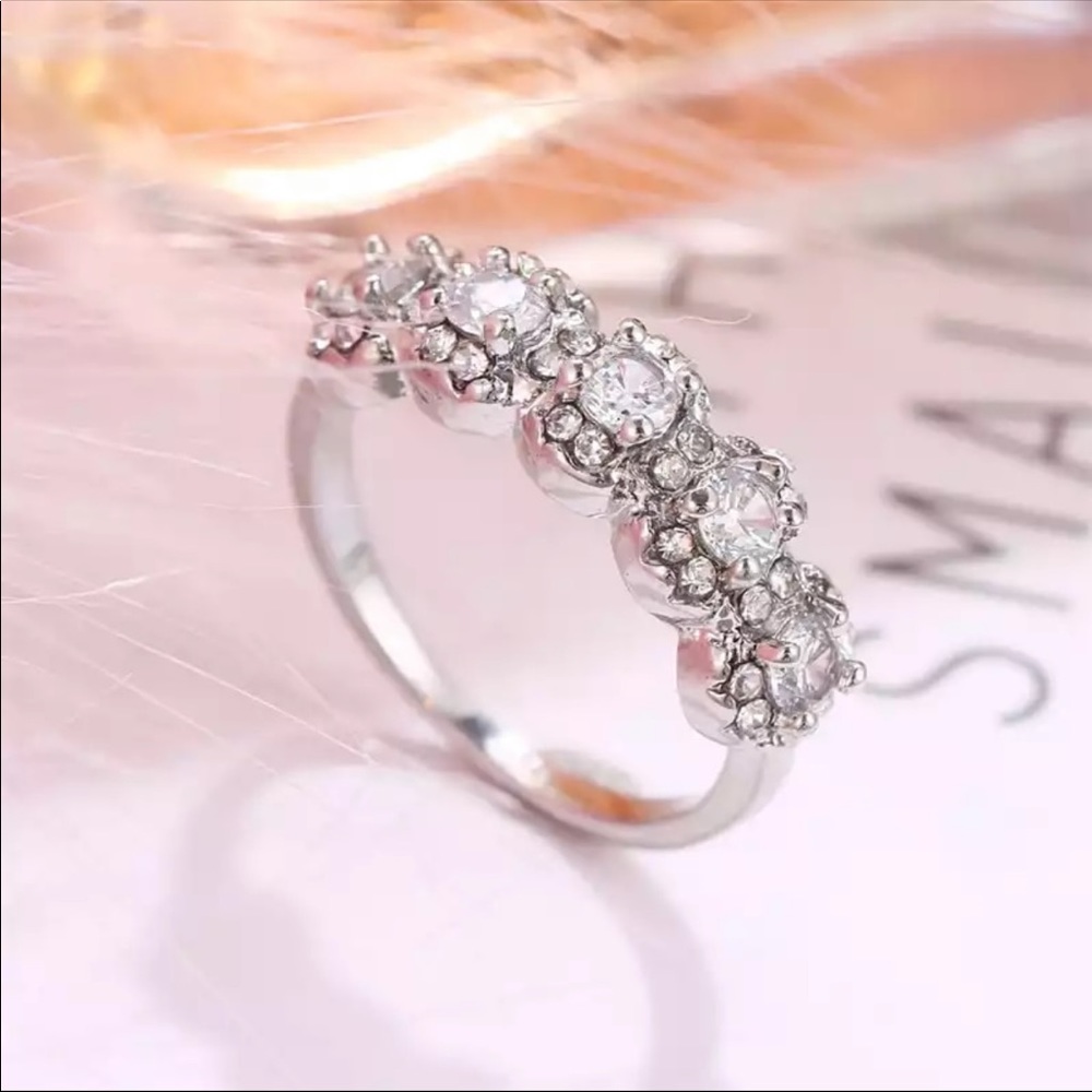 New Luxury Silver CZ  AAA Zircon Crystal ring - Picture 3 of 6